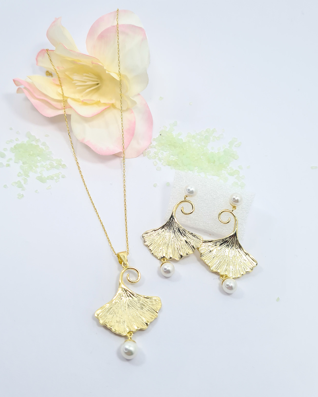 BRINCOS 5004953  GINGKO BILOBA  COM PÉROLAS EM PRATA DE LEI 925