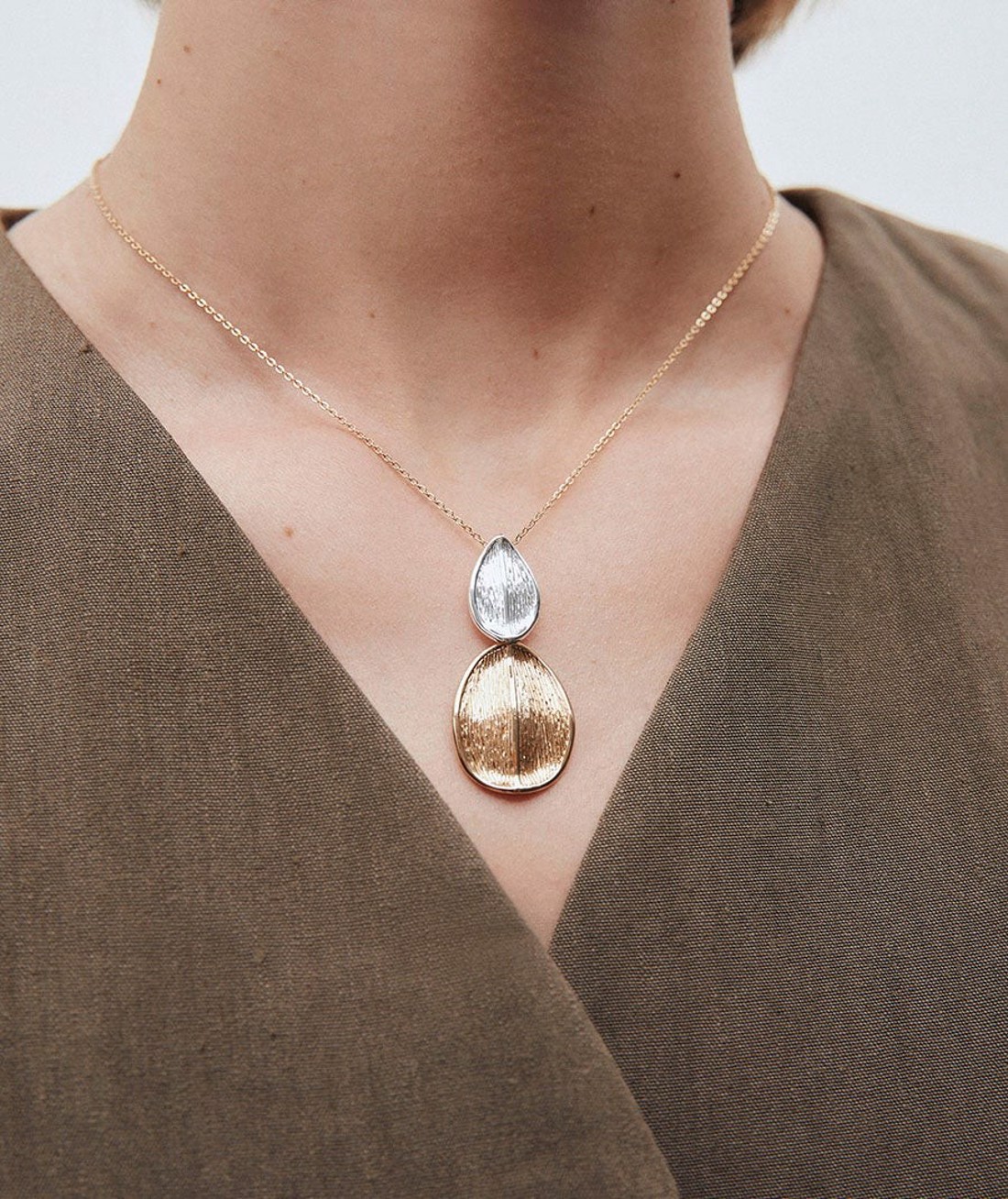 COLAR BRONZE PENDENTES PLAQUEADO A OURO X4810542 VIDAL 