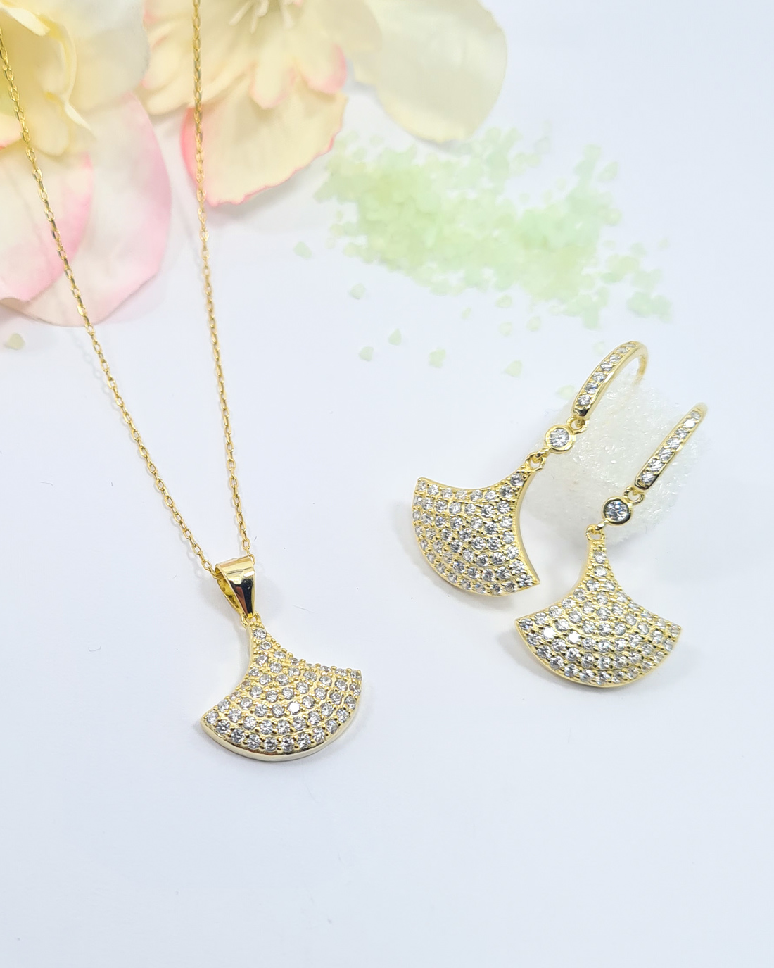 BRINCOS 5004949 GINGKO BILOBA  COM ZIRCÓNIAS EM PRATA DE LEI 925  DBRUNI